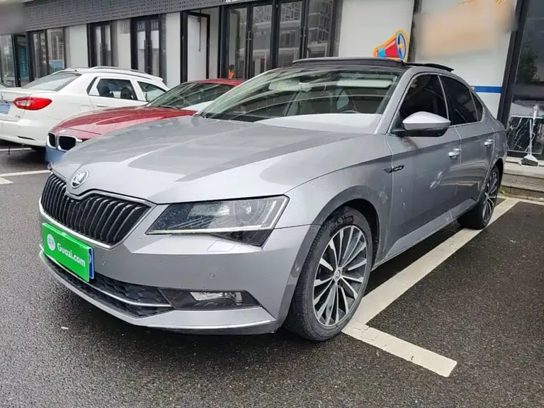 Skoda Superb TSI330 DSG Luxury CN-V