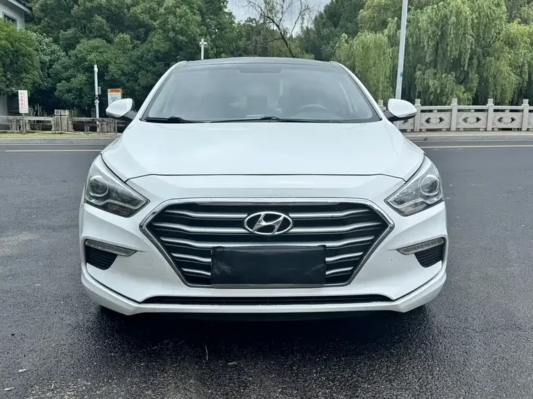 Hyundai Mistra 1.8 L Auto Distinguished DLX CN-VI