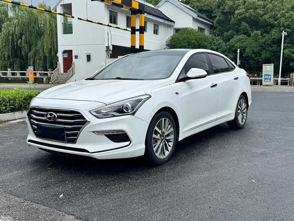 Mistra 1.8 L Auto Distinguished DLX CN-VI
