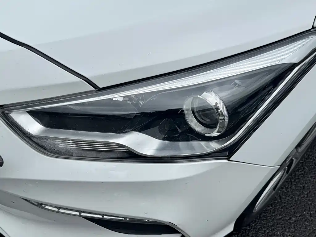 Mistra 1.8 L Auto Distinguished DLX CN-VI