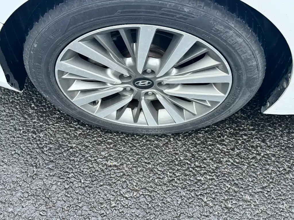 Mistra 1.8 L Auto Distinguished DLX CN-VI