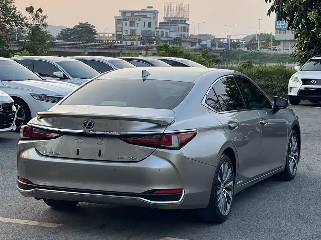 Lexus ES 300 h Premium CN-V