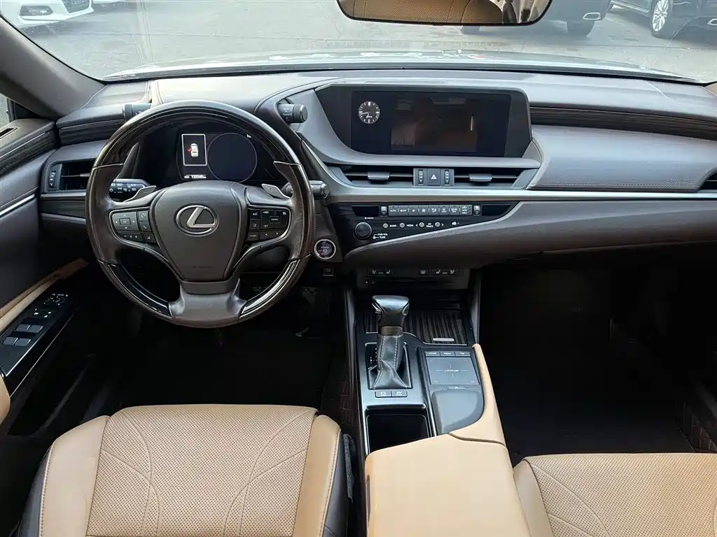 Lexus ES 300 h Premium CN-V