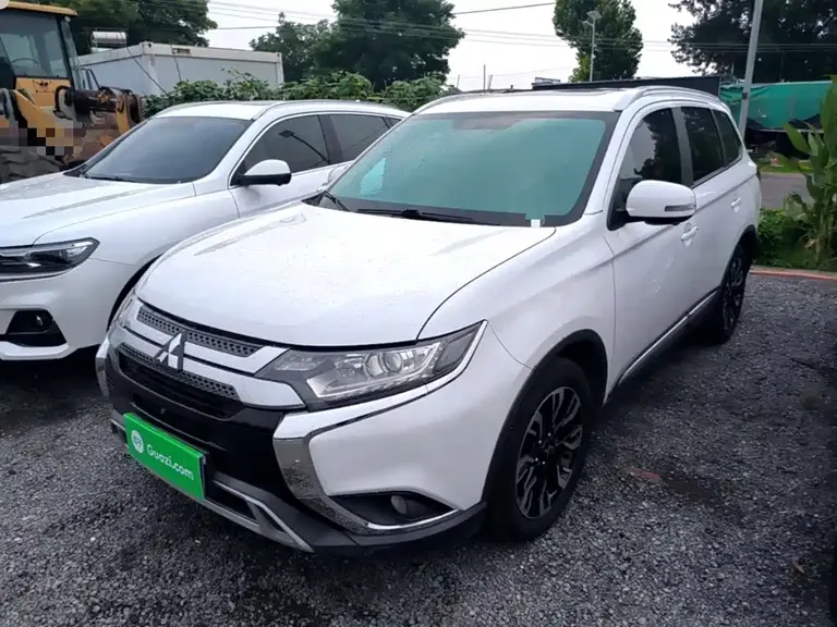 Mitsubishi Outlander 2.0 L 2 WD Smooth Enjoyment 5-seat CN-VI