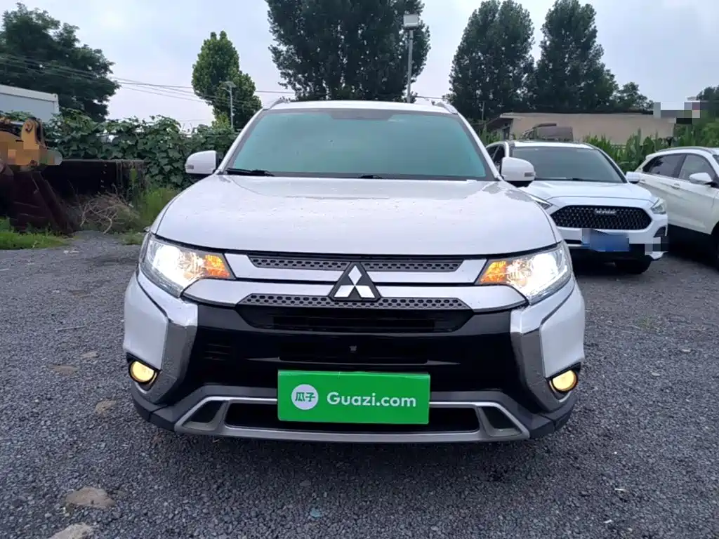 Outlander 2.0 L 2 WD Smooth Enjoyment 5-seat CN-VI