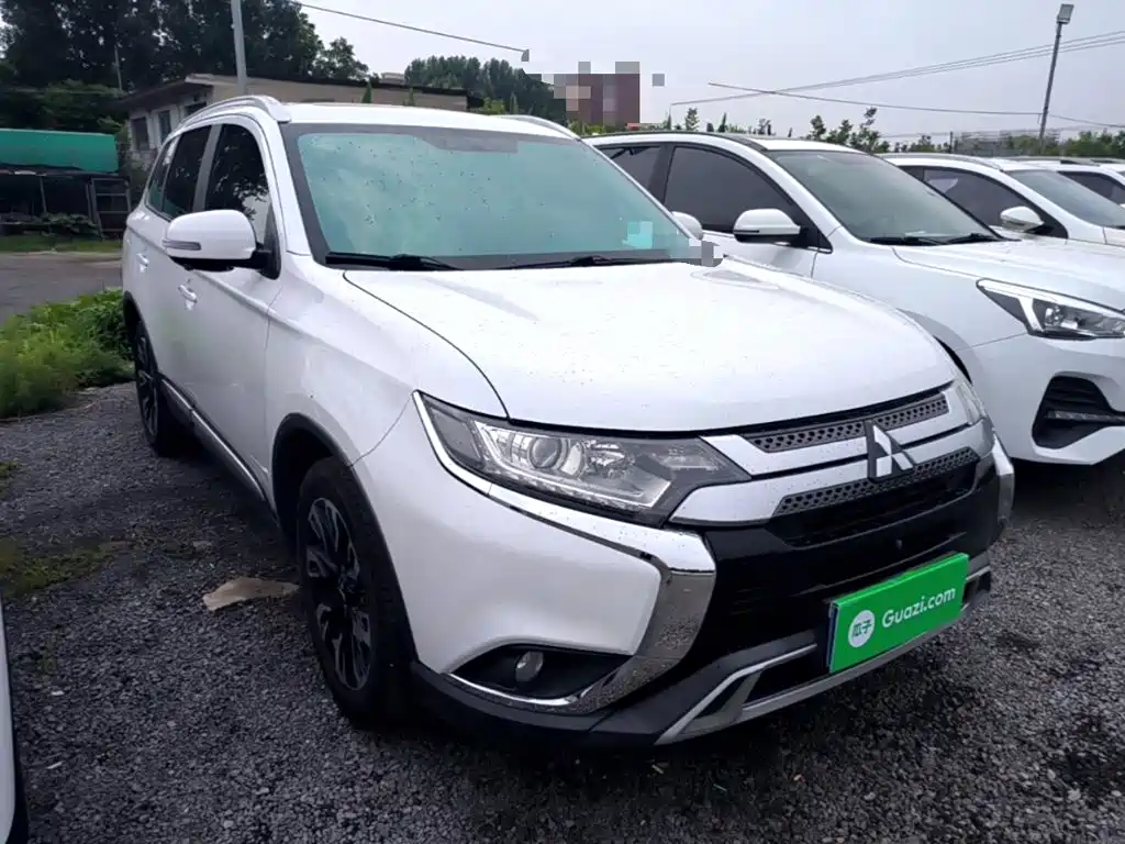 Outlander 2.0 L 2 WD Smooth Enjoyment 5-seat CN-VI