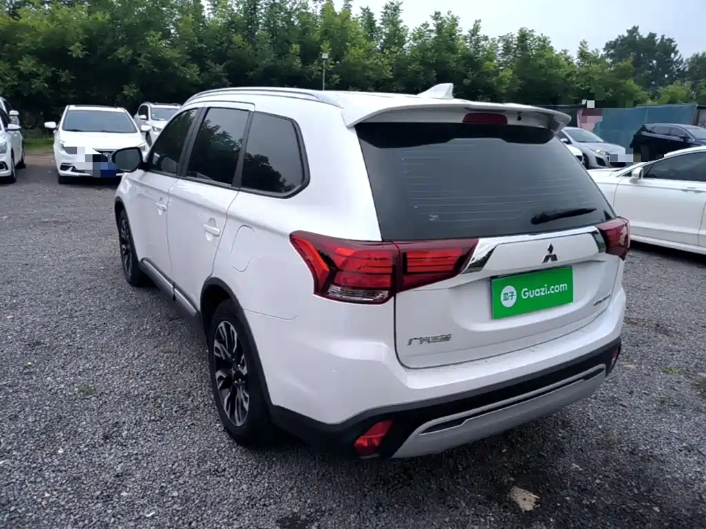 Outlander 2.0 L 2 WD Smooth Enjoyment 5-seat CN-VI