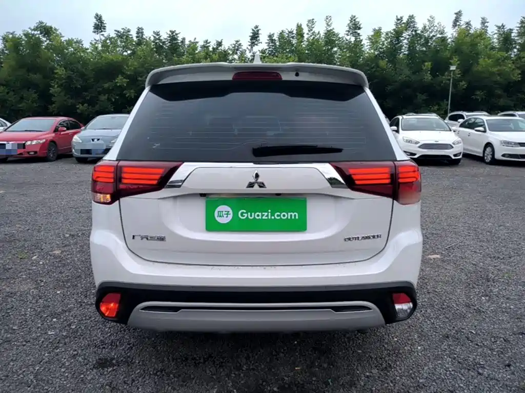 Outlander 2.0 L 2 WD Smooth Enjoyment 5-seat CN-VI
