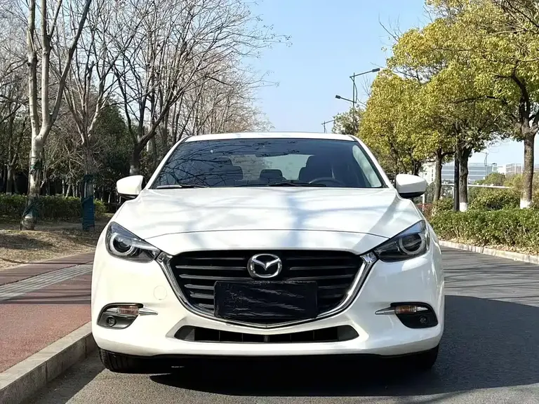 Mazda 3 Axela Sedan 1.5 L Auto Luxury CN-V