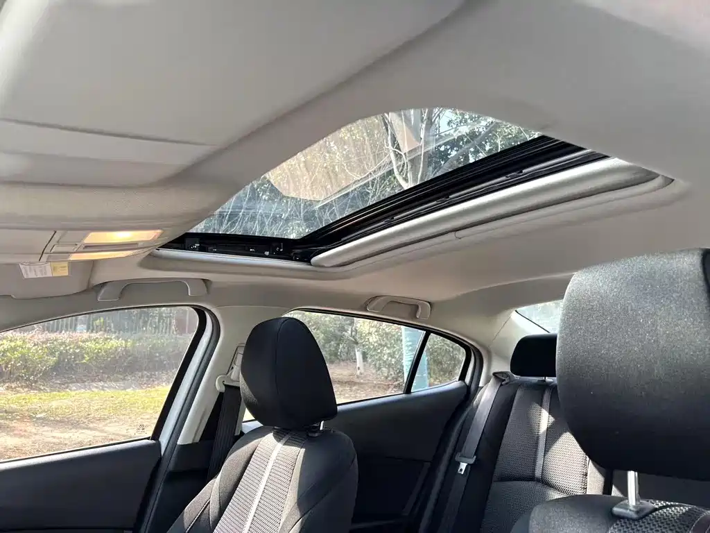 Mazda 3 Axela Sedan 1.5 L Auto Luxury CN-V
