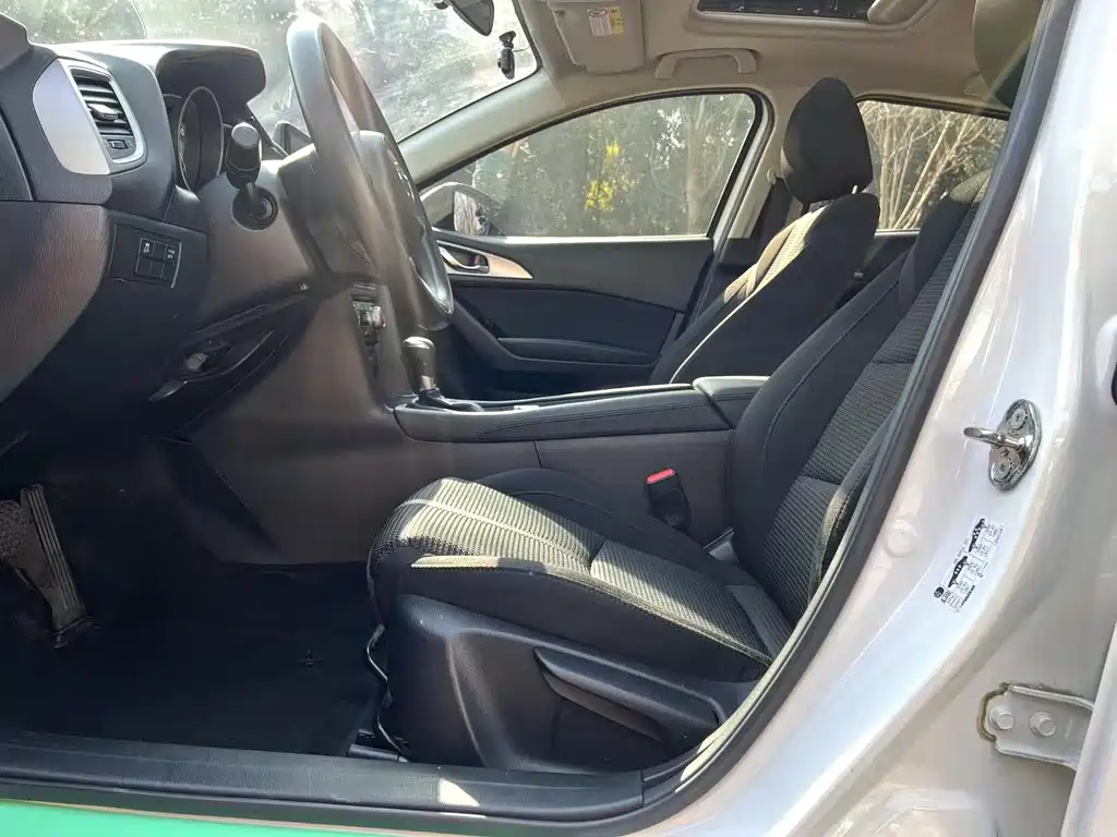 Mazda 3 Axela Sedan 1.5 L Auto Luxury CN-V