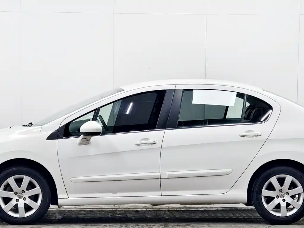 Peugeot 408 1.6 L Auto Comfort