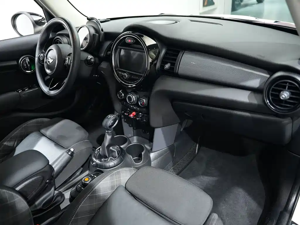 MINI 1.5 T COOPER 5-door