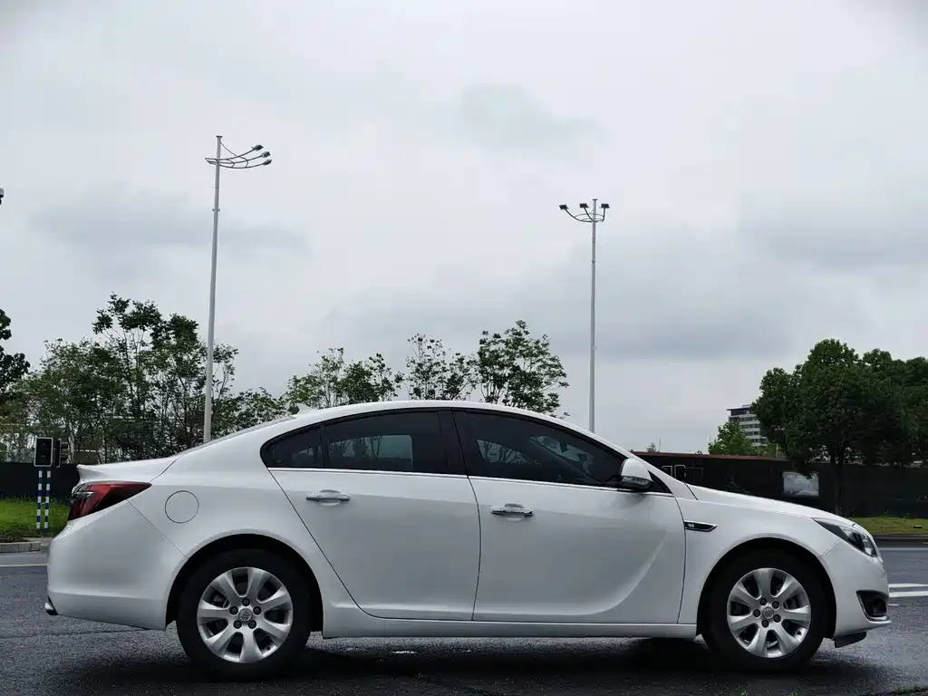 Regal 1.6 T Elite Tech