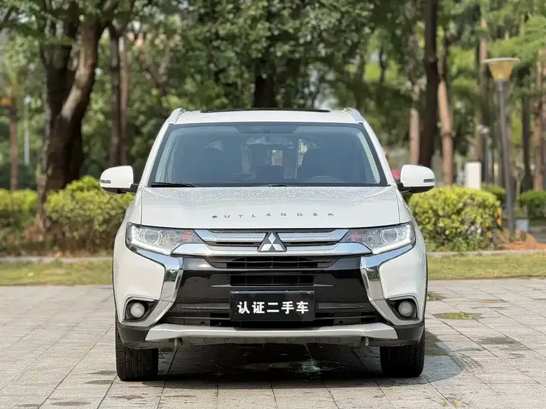 Mitsubishi Outlander 2.0 L 2 WD Excellence 7-seat