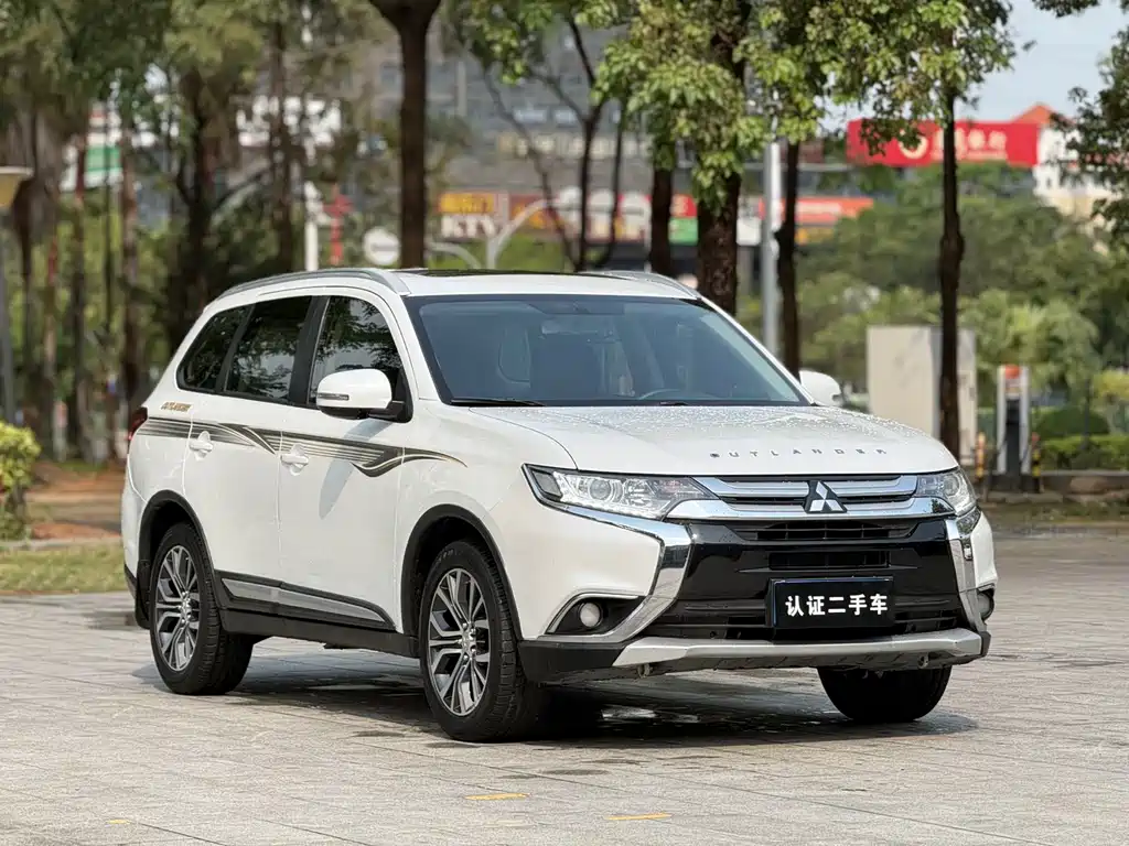 Outlander 2.0 L 2 WD Excellence 7-seat