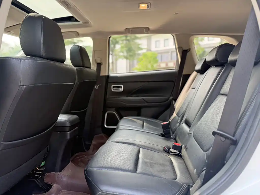Outlander 2.0 L 2 WD Excellence 7-seat