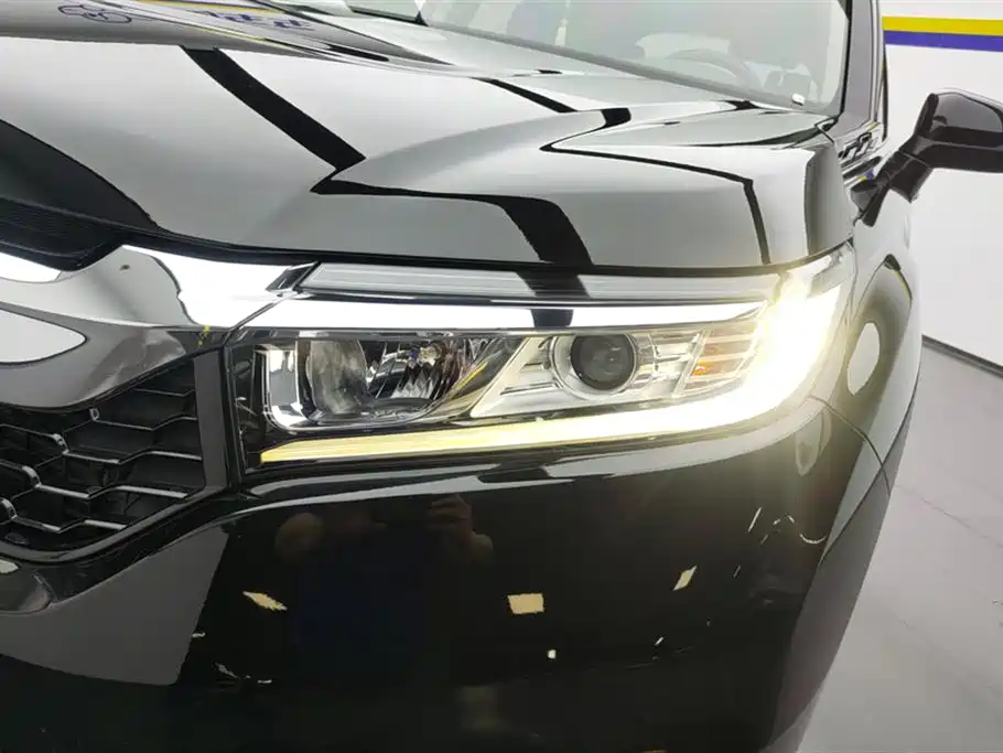 Avancier 240 TURBO 2 WD Luxury
