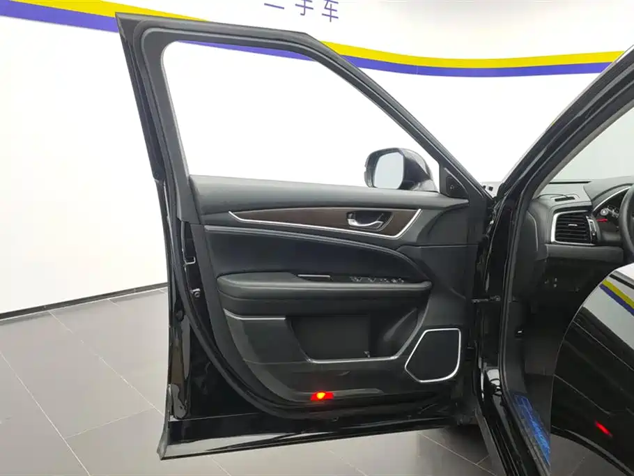 Avancier 240 TURBO 2 WD Luxury