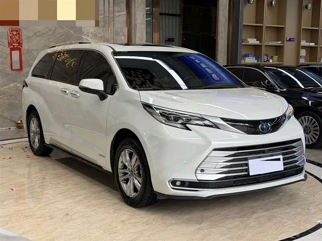 Sienna 2.5 L Hybrid Platinum