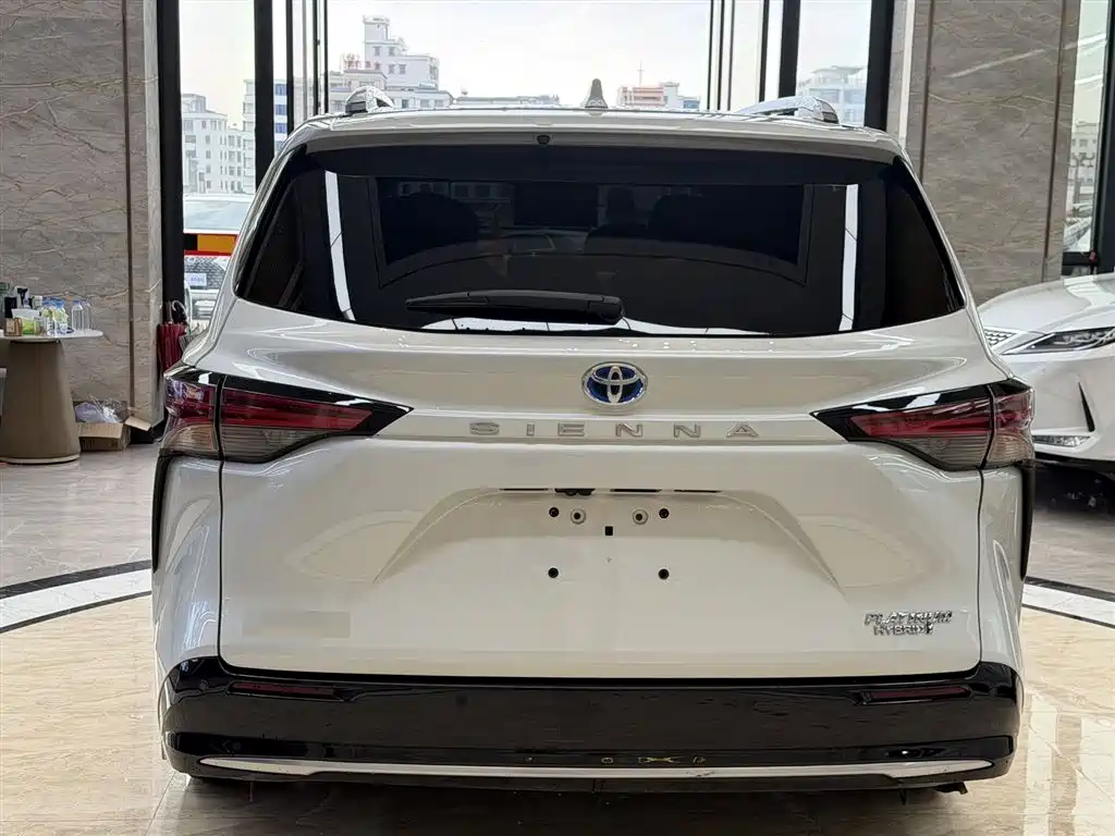 Sienna 2.5 L Hybrid Platinum