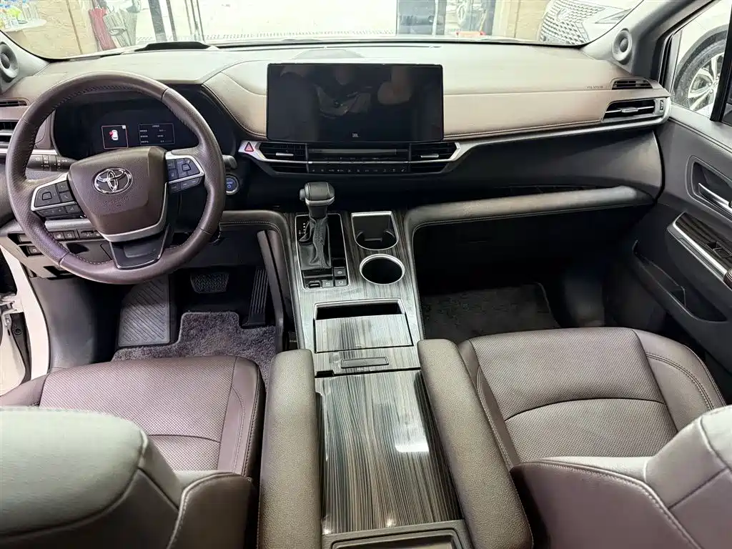 Sienna 2.5 L Hybrid Platinum