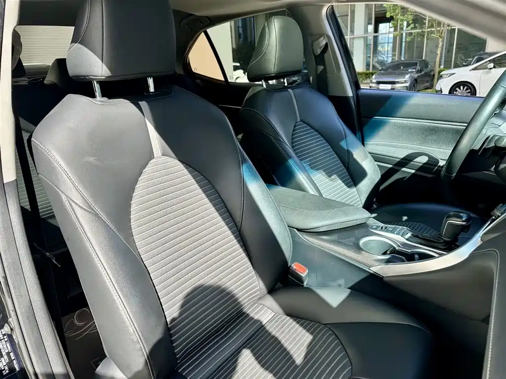 Camry 2.0 S Knight