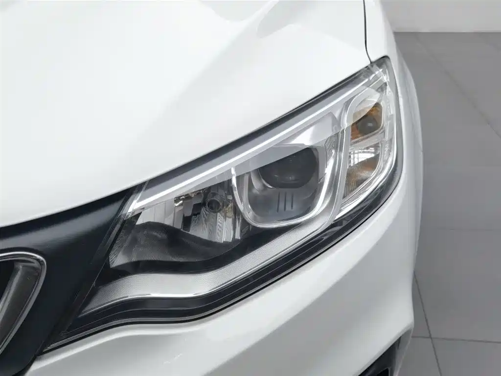 Vision 1.5 L Auto Happy