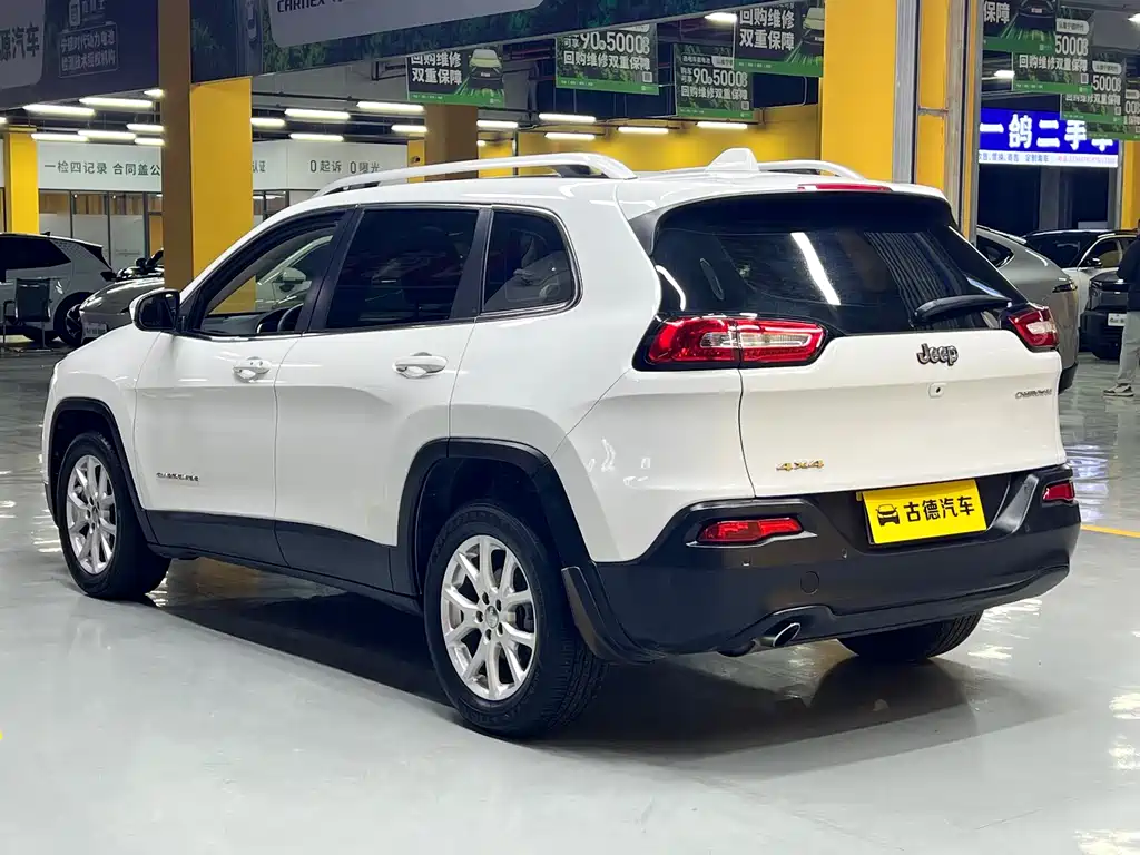 Cherokee 2.0 L Superior
