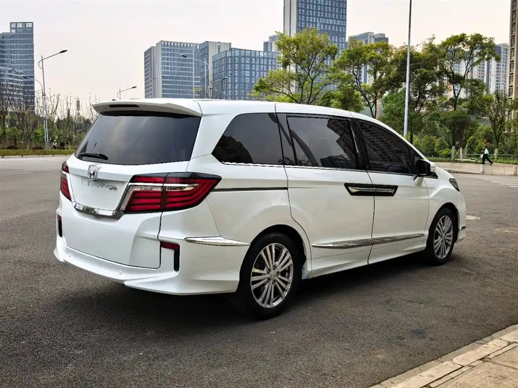 Elysion 2.4 L Luxury