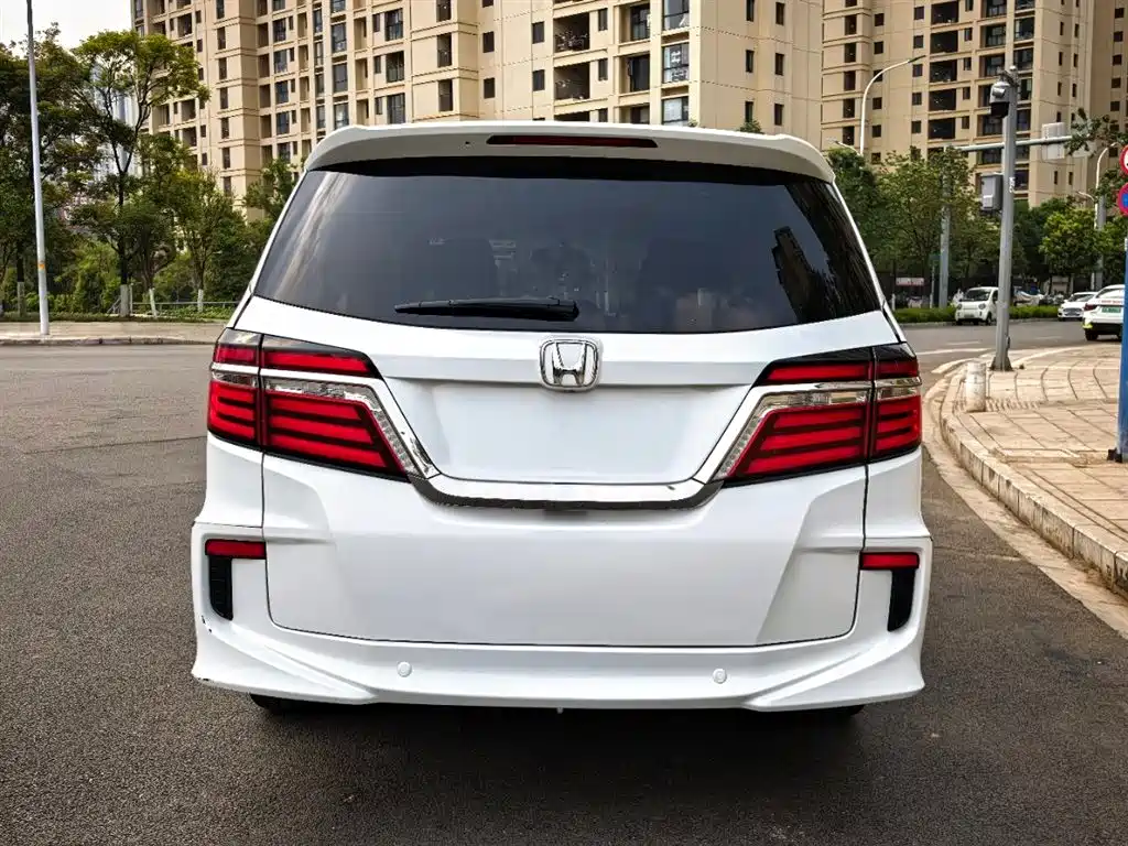 Elysion 2.4 L Luxury