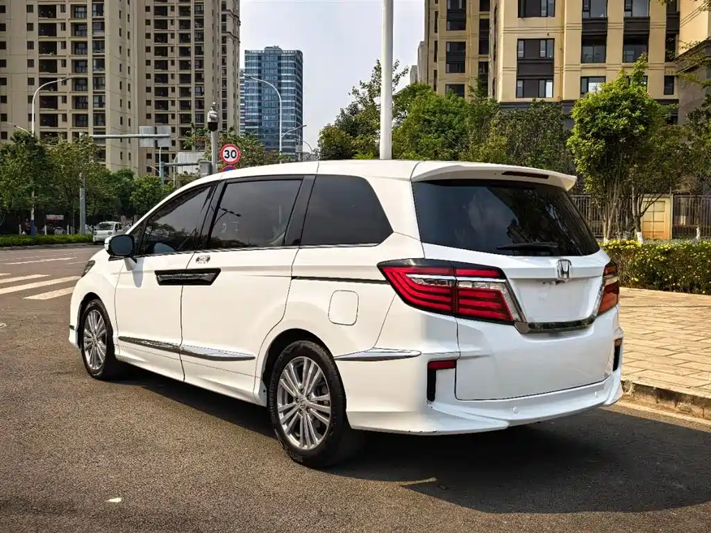 Elysion 2.4 L Luxury