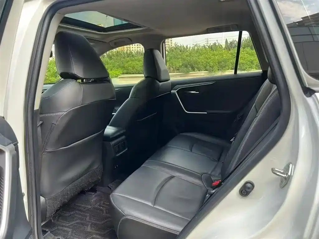 RAV4 2.0 L CVT 2 WD Style PLUS