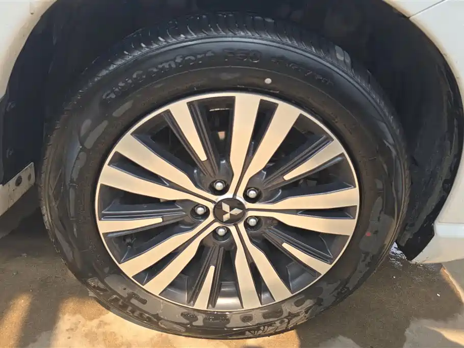 Outlander 2.0 L 2 WD Smooth Travel 5-seat
