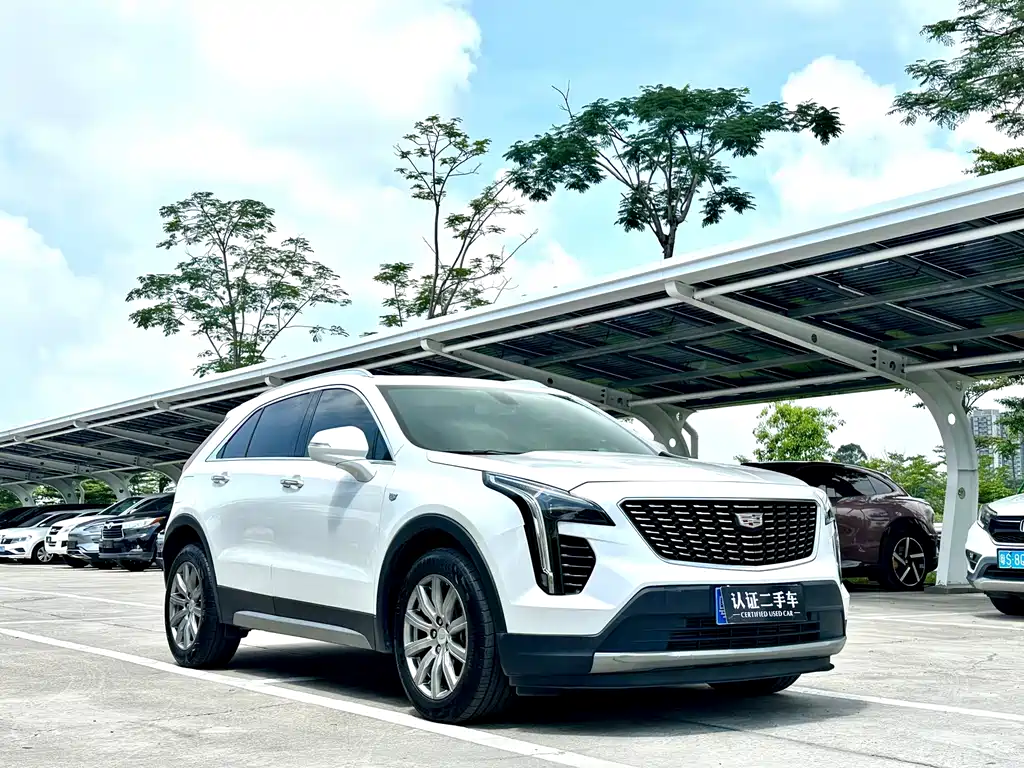 Cadillac XT4 28 T 2 WD Leading