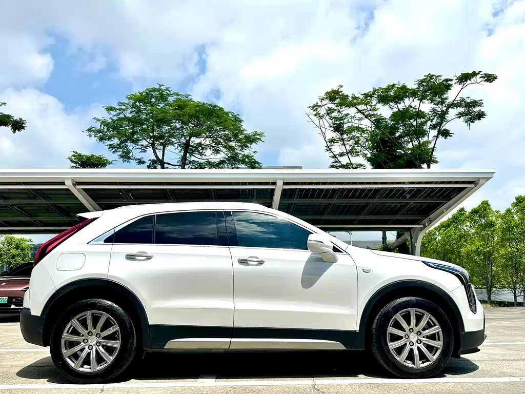 Cadillac XT4 28 T 2 WD Leading