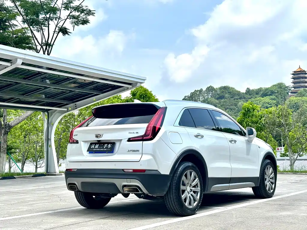 Cadillac XT4 28 T 2 WD Leading