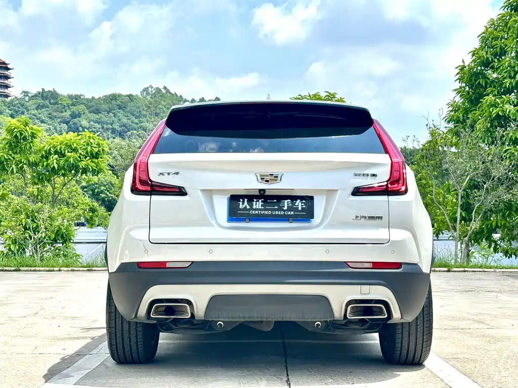 Cadillac XT4 28 T 2 WD Leading