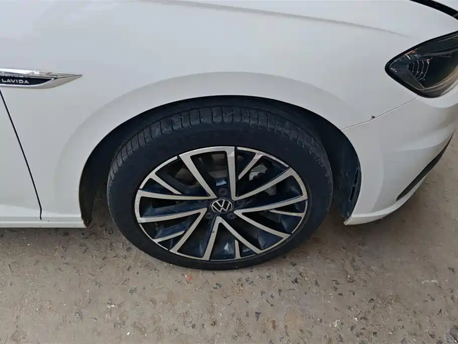 Lavida 280 TSI DSG Luxury