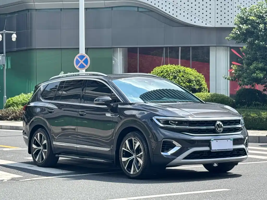 Talagon 380 TSI 4 WD Luxury Premium Realm Pro 6-seat