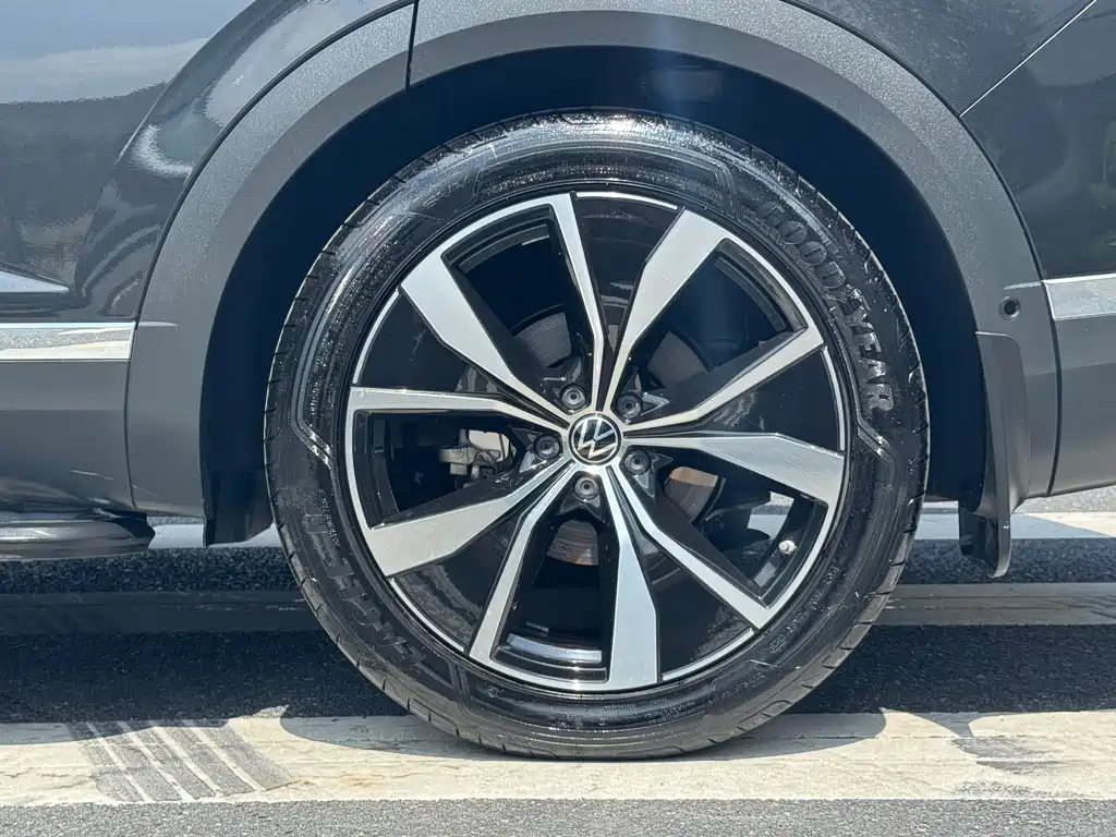 Talagon 380 TSI 4 WD Luxury Premium Realm Pro 6-seat