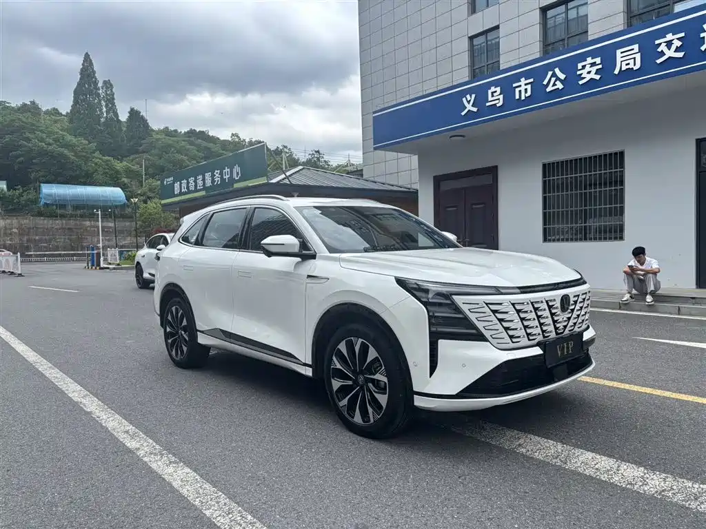 Changan CS75 PLUS 4 th Gen UItra 2.0 T New Blue Whale Smart Smart Engine