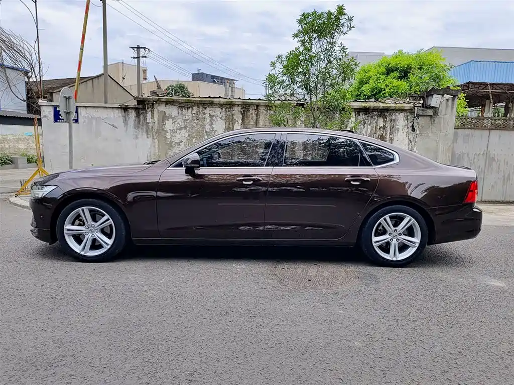 Volvo S90 T4 Smart Vision