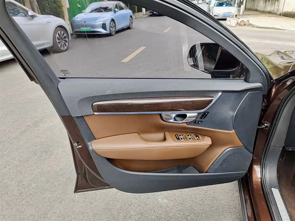 Volvo S90 T4 Smart Vision