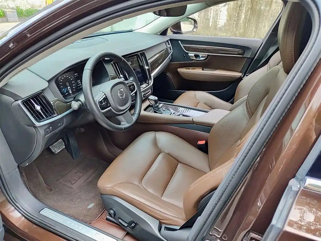 Volvo S90 T4 Smart Vision