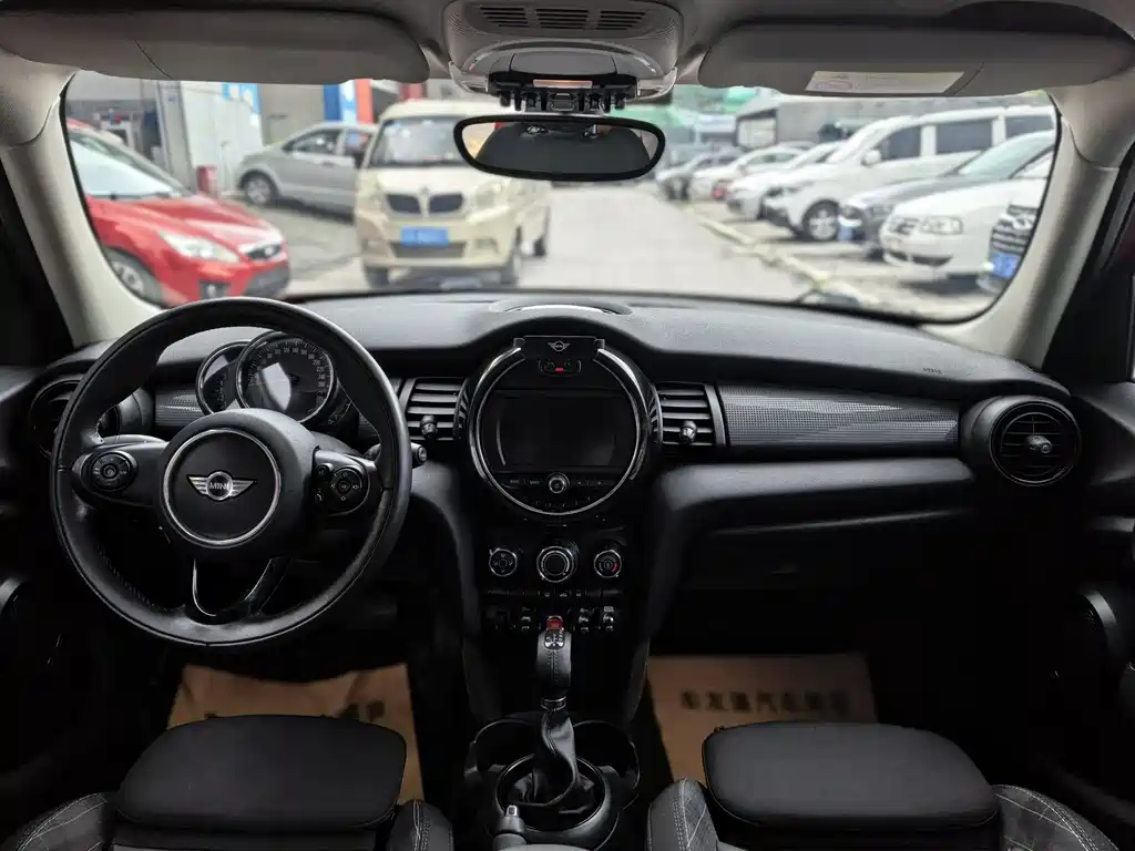 MINI 1.5 T COOPER 5-door