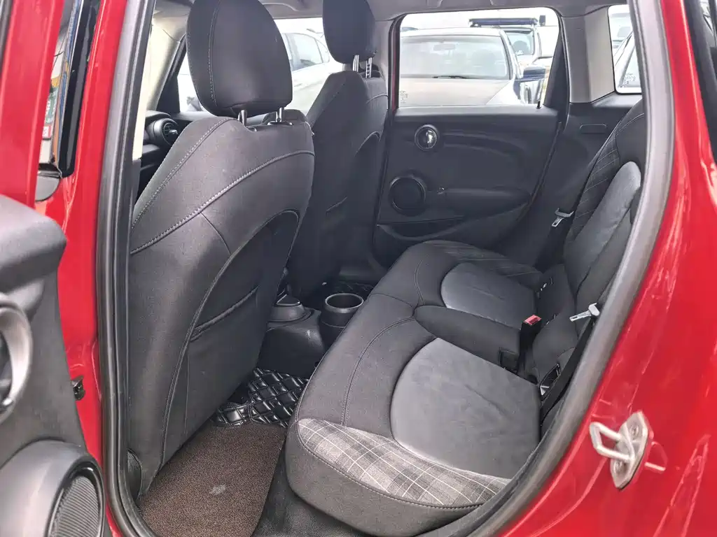 MINI 1.5 T COOPER 5-door