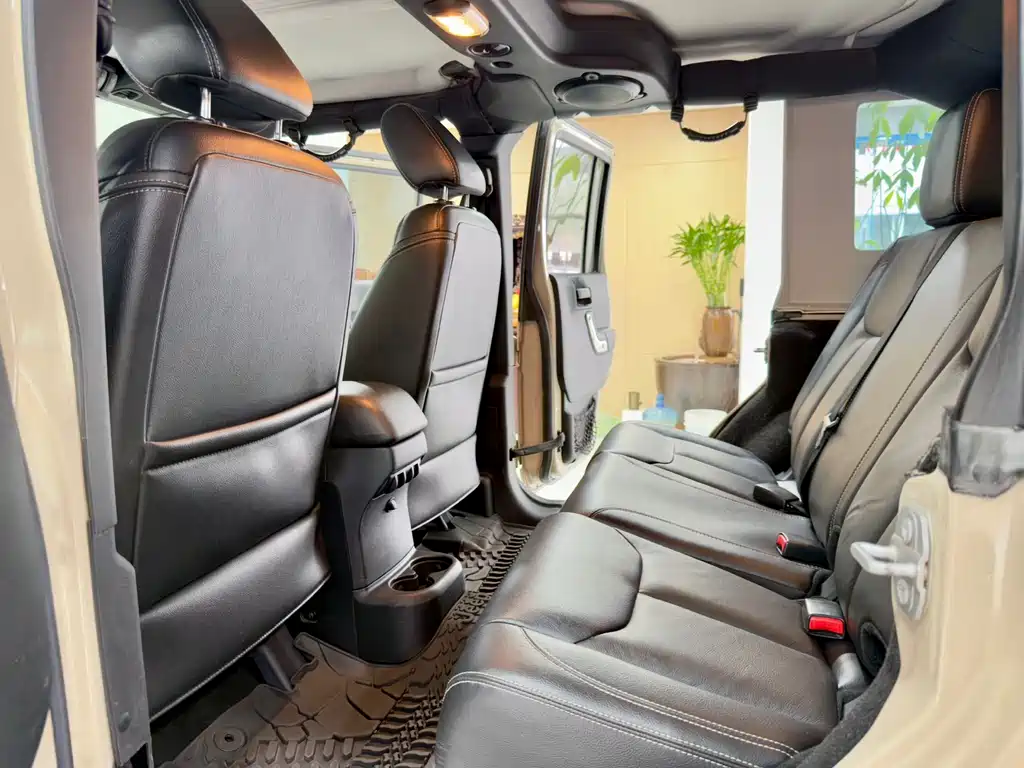 Wrangler 3.0 L Sahara 4-door Comfort Enjoyment
