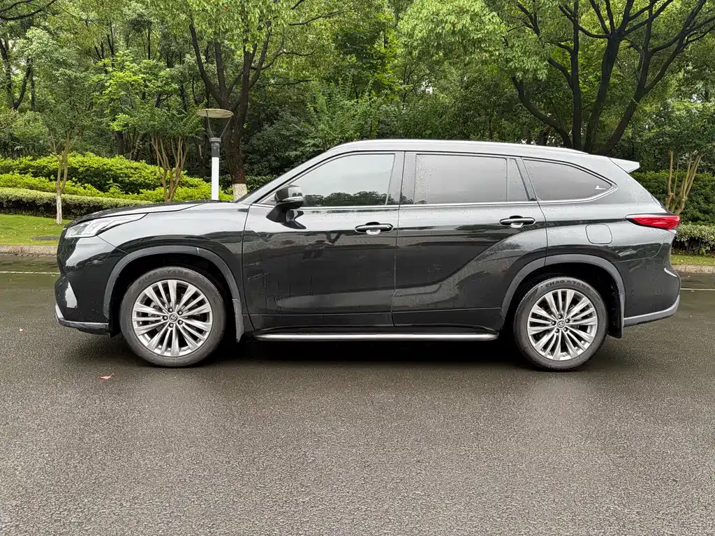 Highlander 380 T 4 WD Distinguished 7-seat