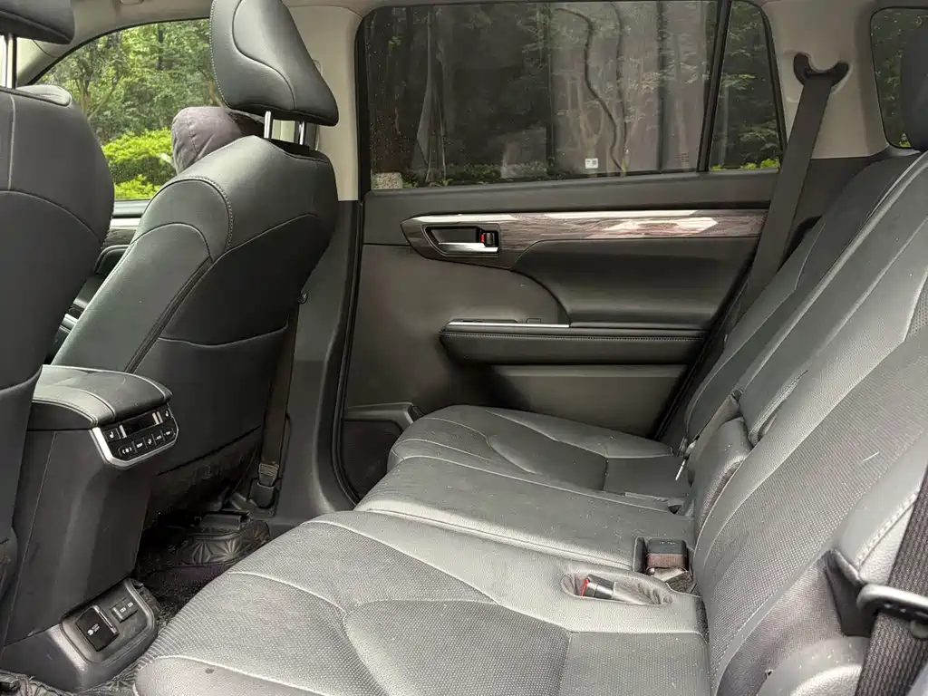 Highlander 380 T 4 WD Distinguished 7-seat